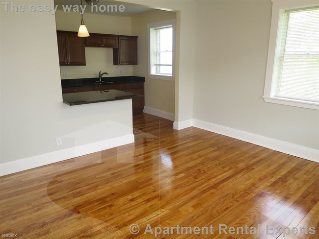 Building Photo - 6 Sherborn Ct