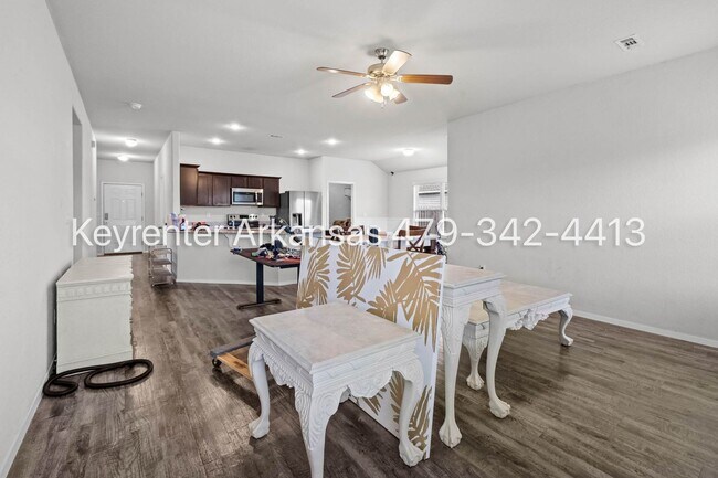 Building Photo - 1600 Edinburgh Dr