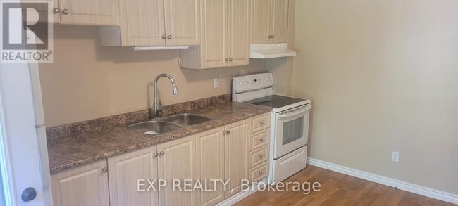 Building Photo - 350 Tampa Dr