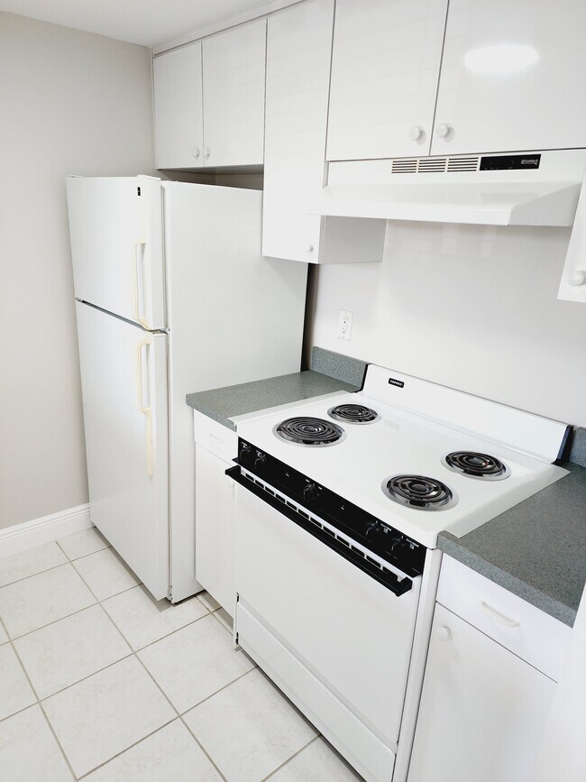 Building Photo - 1001 77th Ave N