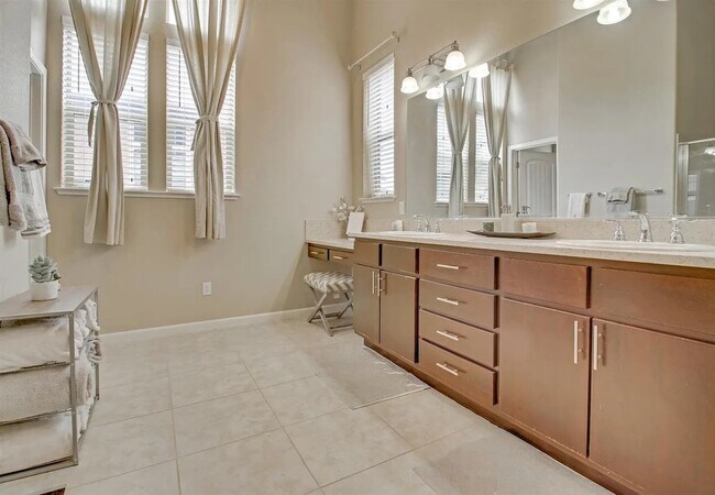Foto del edificio - 6285 Rocky Point Ct
