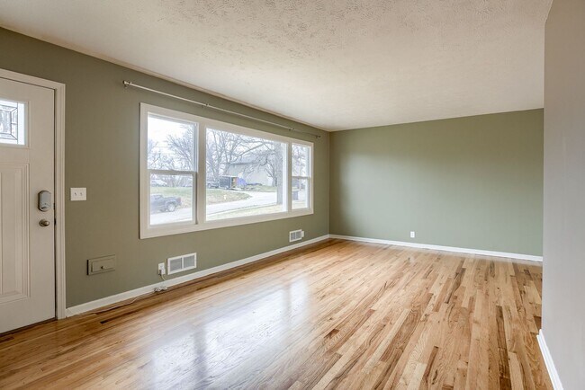 Foto del edificio - 3 Bedroom Gem With Bonus Room Near Aksarbe...