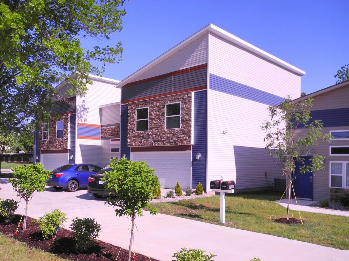 Primary Photo - Extraordinary Townhome in Carbondale's South West