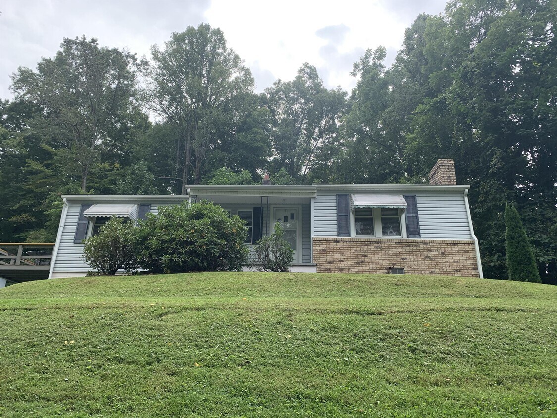 70 Locust Rdg, Mars Hill, NC 28754 House Rental in Mars Hill, NC