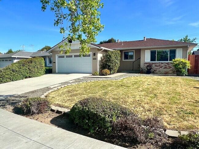 Foto del edificio - Prime San Jose Home with great backyard!