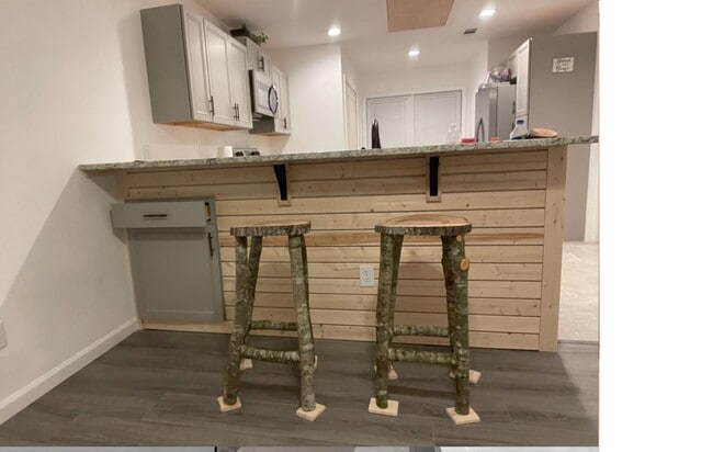 Building Photo - 321 Cedar Trl