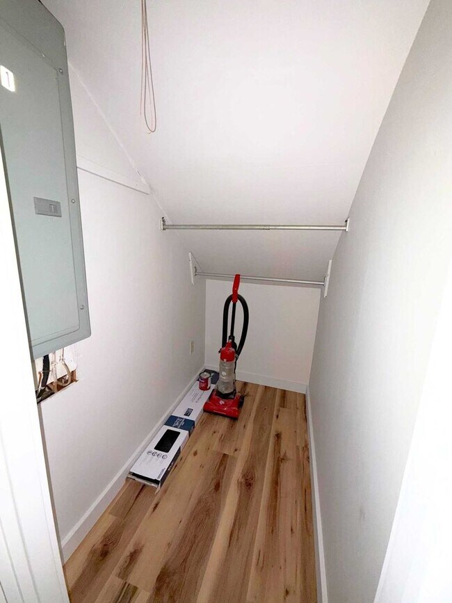 Foto del edificio - Studio Apartment in Mill Hall Close to Greenhouse!