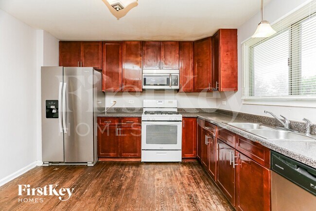 Foto del edificio - 48 Cloverleaf Rd