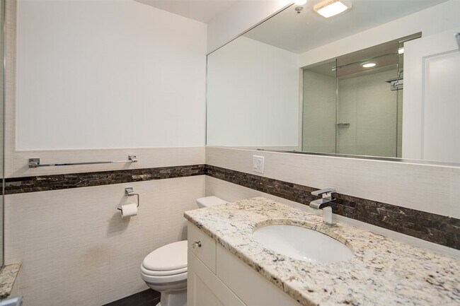 Building Photo - 207 2nd St