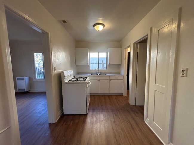 Building Photo - 20th Apartments