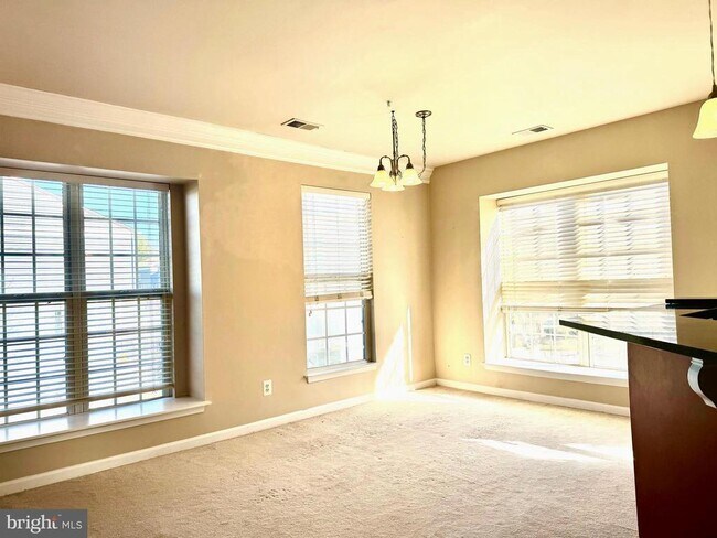 Foto del edificio - 2305 Village Crossing Rd