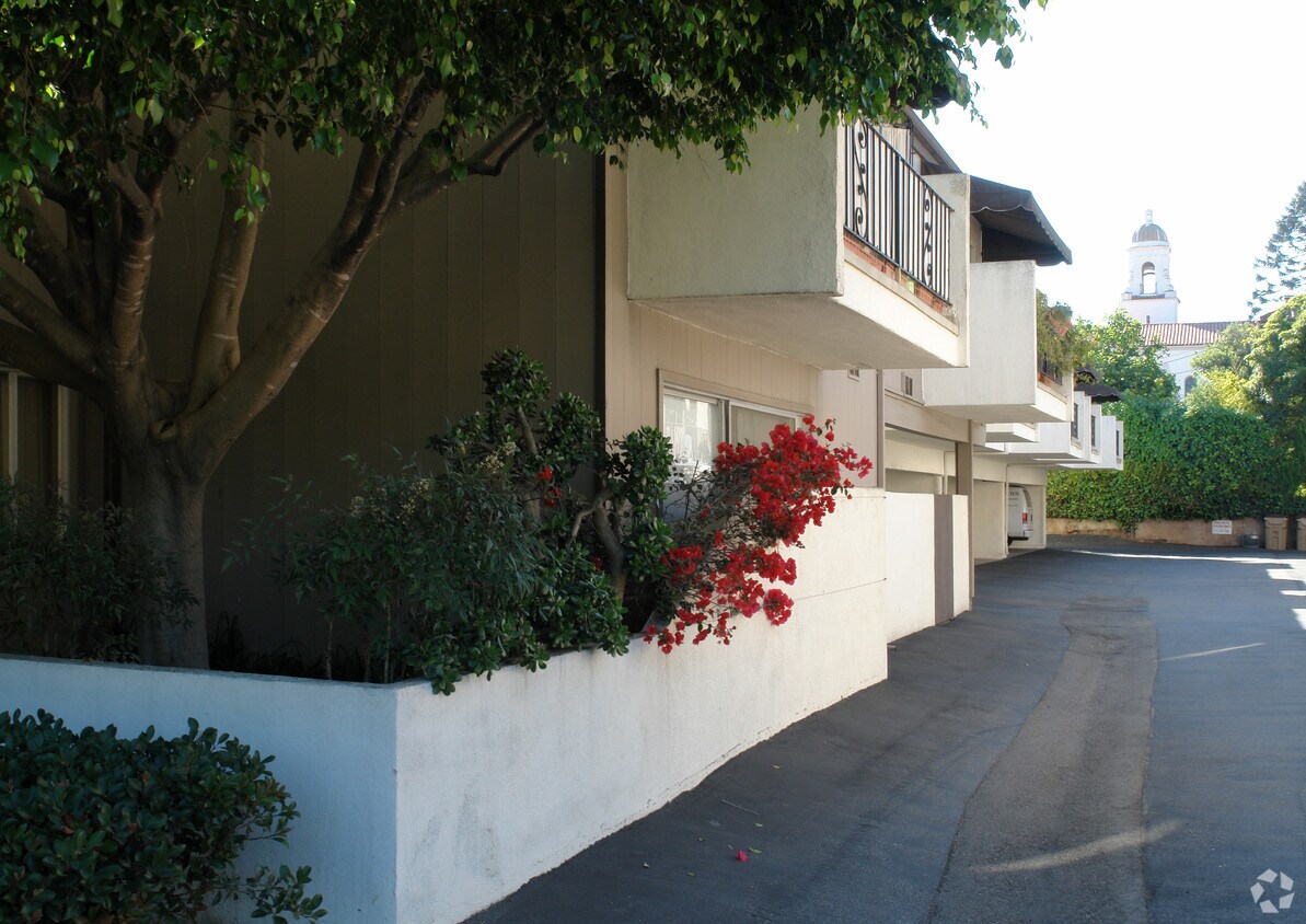 Foto del edificio - 1501 Santa Barbara St