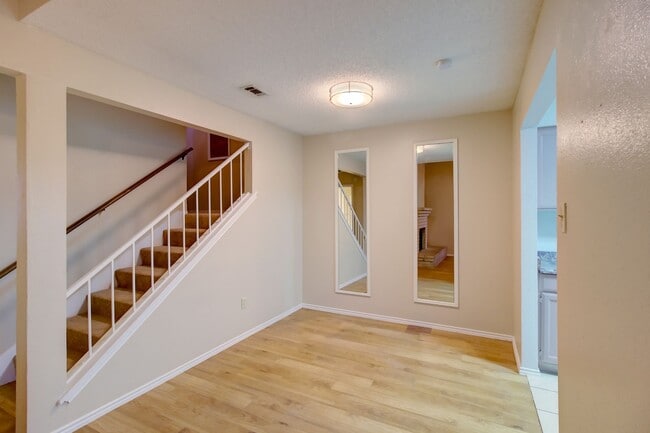 Foto del edificio - What an AMAZING place to call HOME!!!