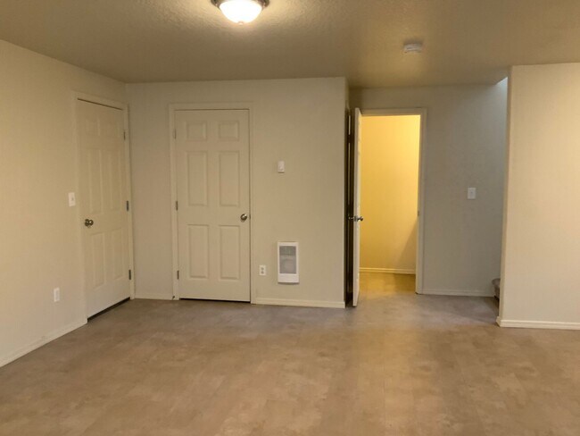 Foto del edificio - 3 Bedroom/2.5 Bath Home in the Carter Park...