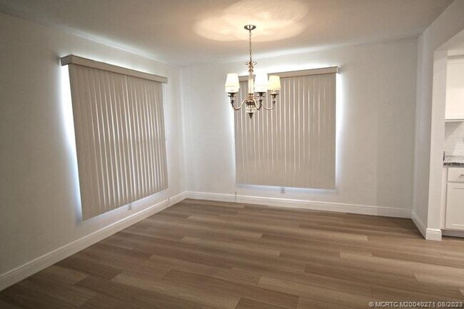 Foto del edificio - 510 SW South River Dr