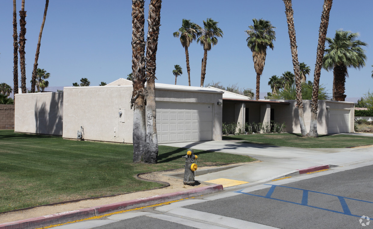 Building Photo - La Paz Villas