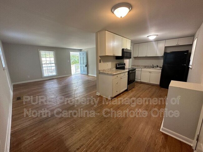 Foto del edificio - 908 Chatham Ln