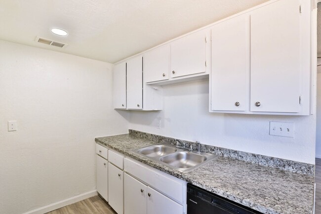 Building Photo - AZ21-033