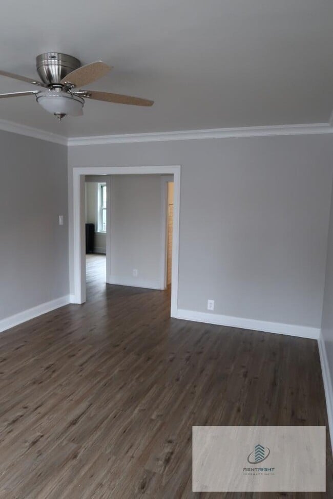 Building Photo - 3454 N Kedvale Ave