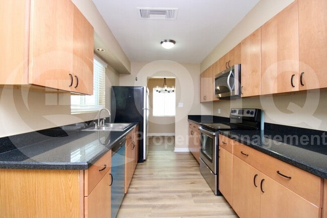 Foto del edificio - 7031 E Cypress St