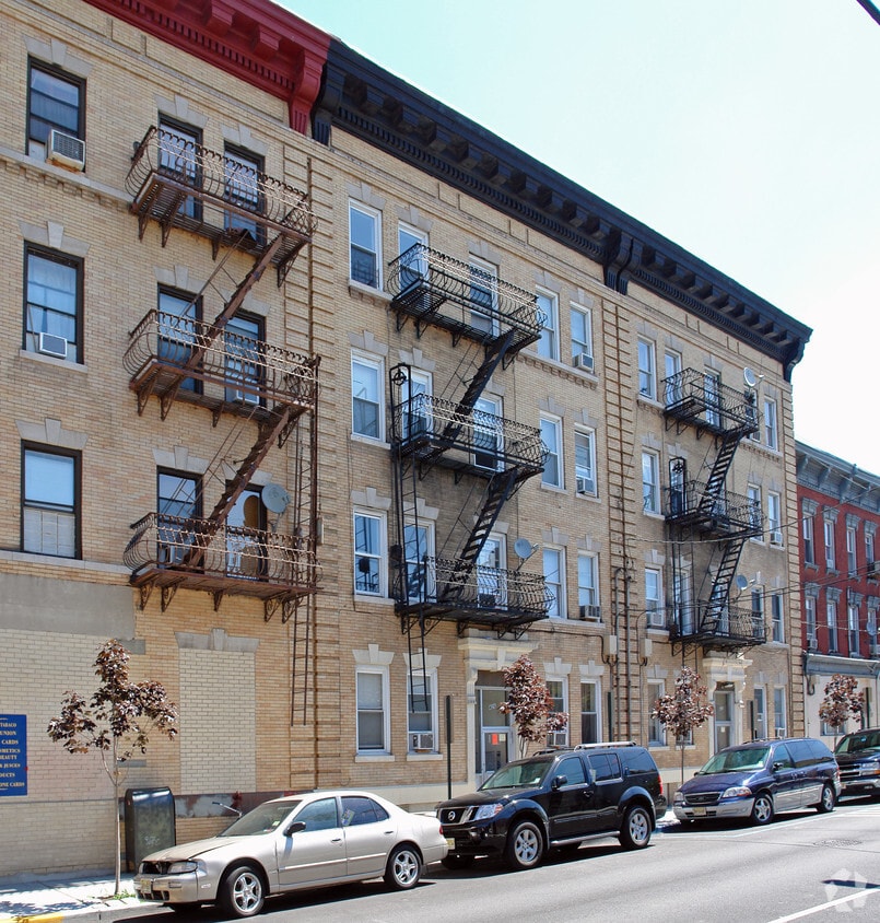 426 5th St, Union City, NJ 07087 Apartments in Union City, NJ