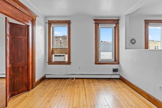 Photo - 201 19th St House