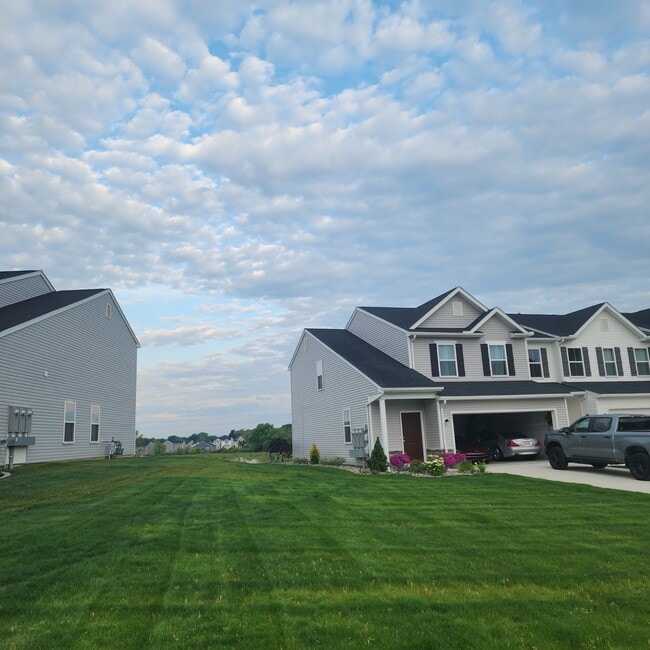 Building Photo - 441 Honeycrisp Dr NE