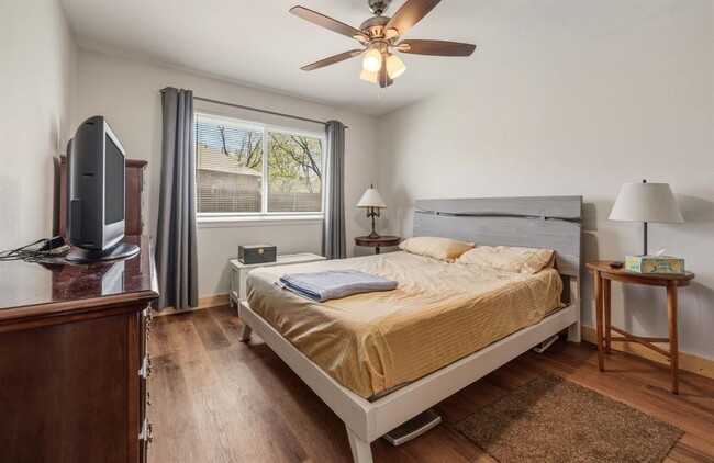 Building Photo - 513 Texas Ave