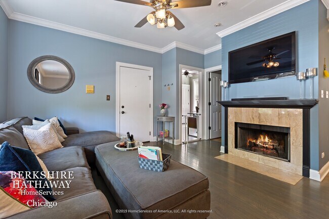 Foto del edificio - 2148 N Sawyer Ave