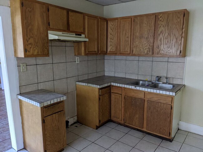 Foto del edificio - A wonderful large and convenient home for rent