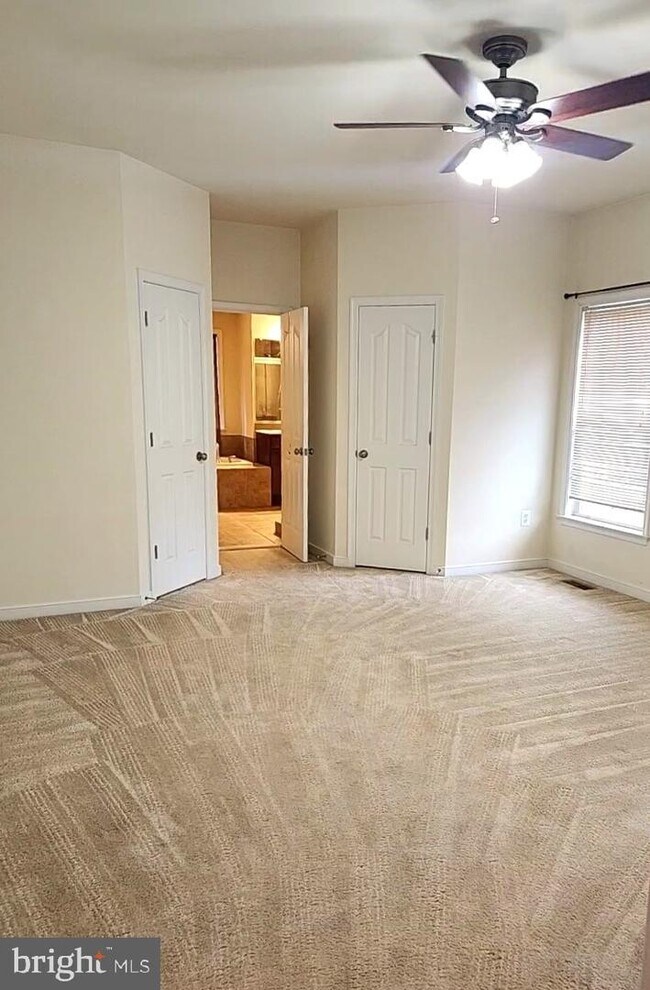 Foto del edificio - 4332 Chatham Dr