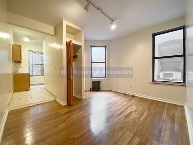 Building Photo - 3133 Broadway