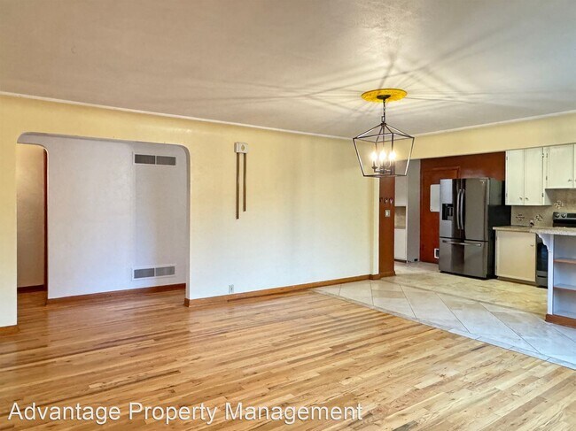 Building Photo - 4 br, 2.5 bath House - 1920 SE Debord Street