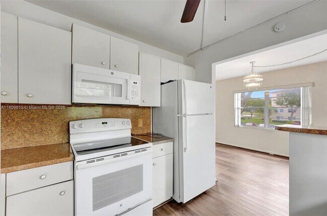 Building Photo - 801 SW 133rd Terrace