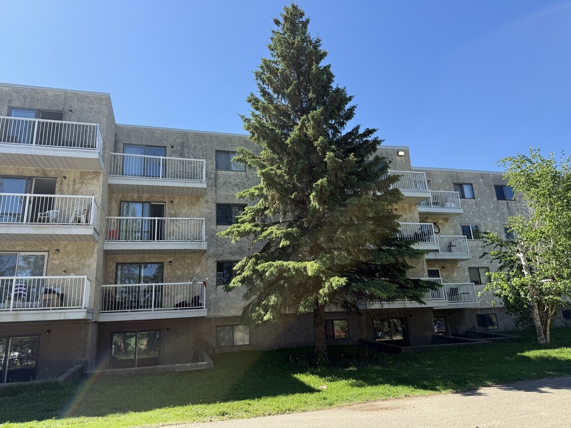 Building Photo - 400 Calahoo Rd