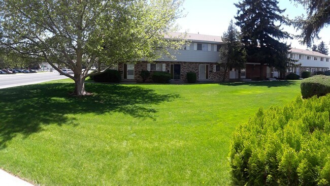 Foto del edificio - Central and updated 3 bedroom 1.5 bath tow...