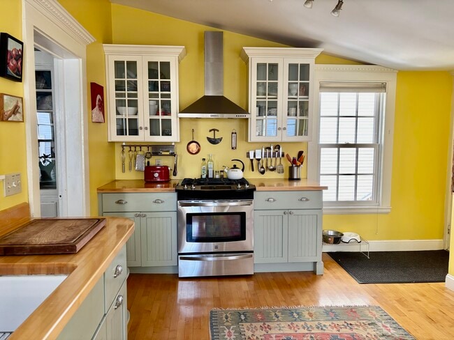 Photo - 272 Danforth St House