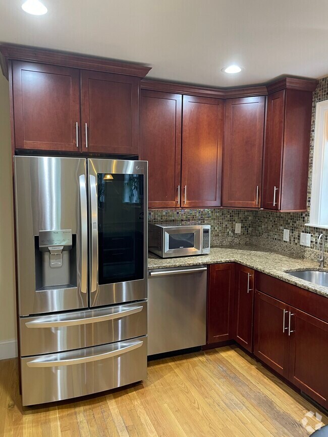 Apartments for rent in Newton Highlands MA with High Ceilings 1