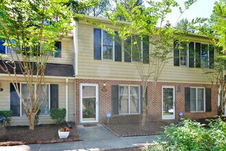 Building Photo - 104 Gatehouse Ln