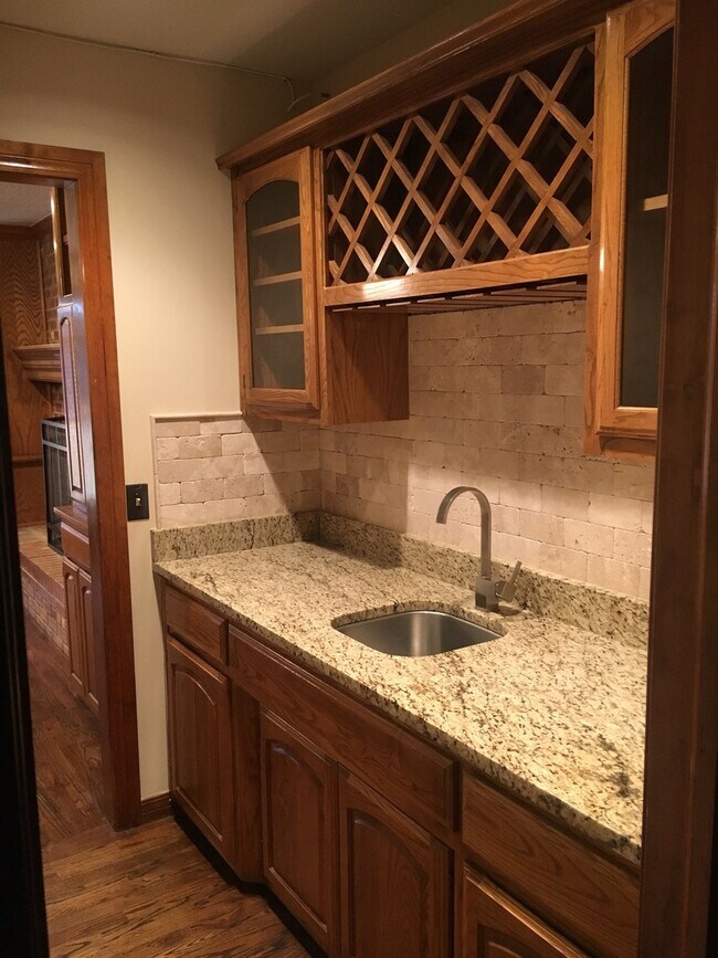 Building Photo - Gorgeous Home in Jenks Schools!