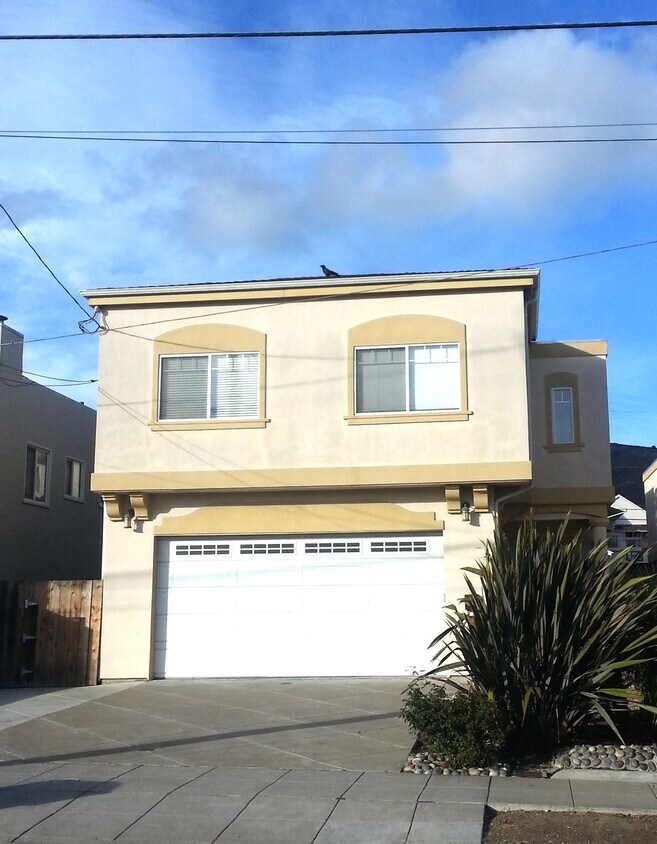 Primary Photo - 320 Lux Ave