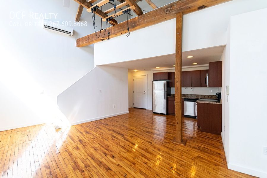 Primary Photo - 4 Leverington Ave