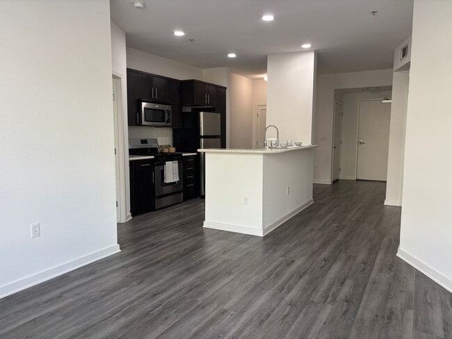 Interior Photo - Canvas LA