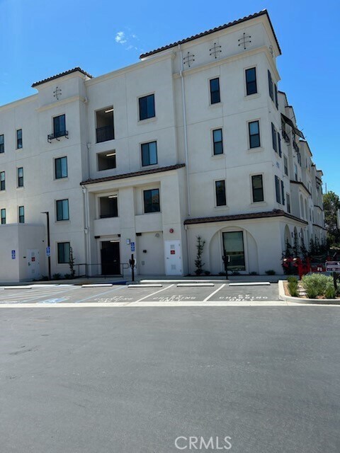 Foto del edificio - 4933 N River Rd