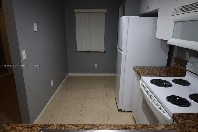 Building Photo - 6826 Sienna Club Dr