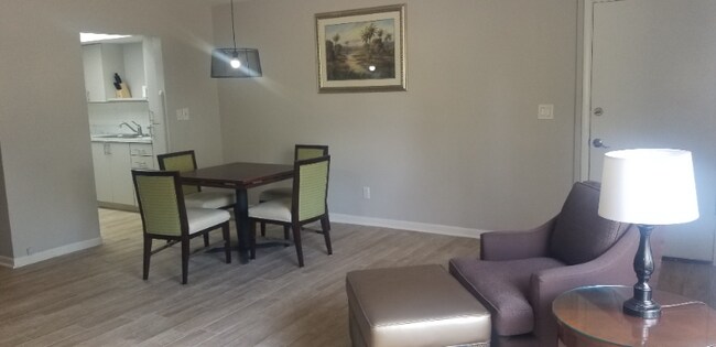 Foto del edificio - 1345 Drew St