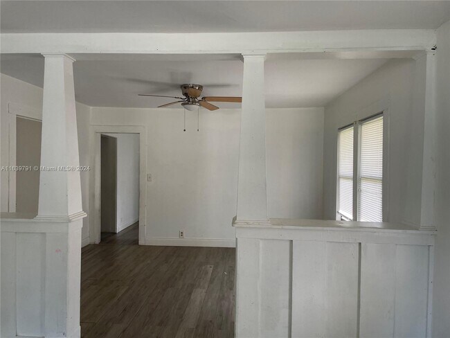 Foto del edificio - 100 NE 6th St