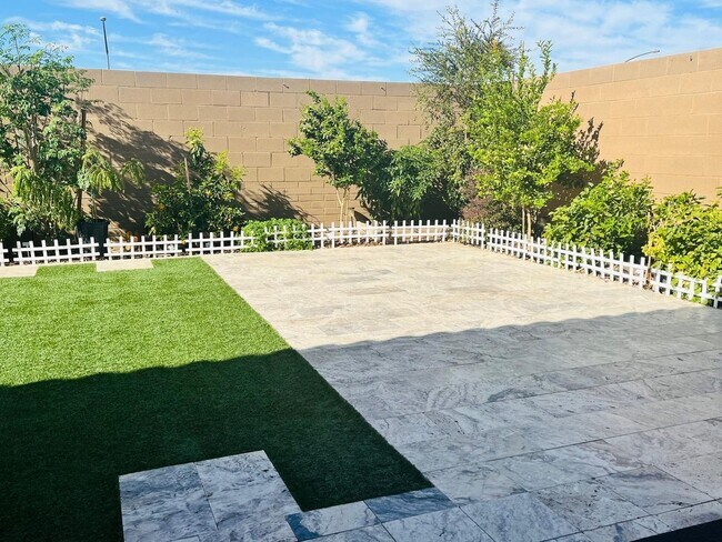 Building Photo - 4 Bedroom + teen/flex room Single Family H...