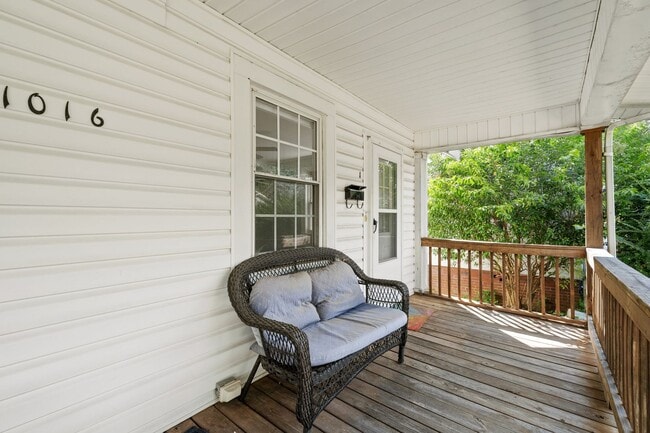 Building Photo - Charming 1 bed, 1 bath Unit Located in the...