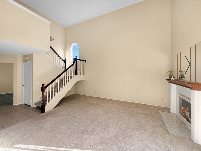 Foto del edificio - Beautiful 4BR/2.5BA Home Featuring a Large...